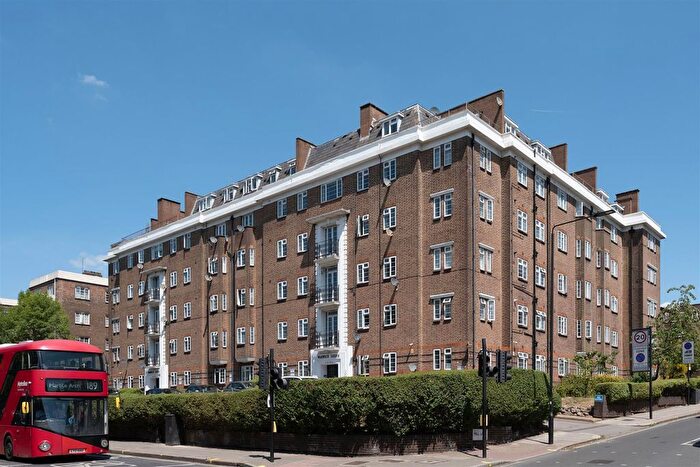 3 Bedroom Flat To Rent In Warwick Lodge, London, NW2