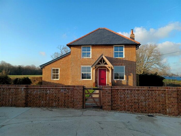 4 Bedroom Detached House To Rent In Wanstead Farmhouse, PO17