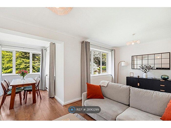 2 Bedroom Flat To Rent In Kingfisher Court, London, SW19