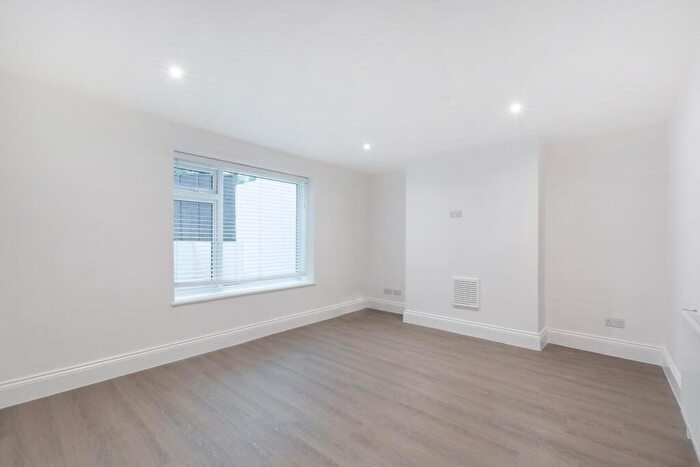 1 Bedroom Flat For Sale In Beulah Crescent, Thornton Heath, CR7