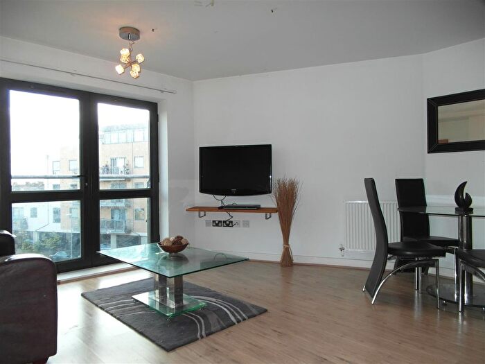 1 Bedroom Flat To Rent In Parham Drive, Ilford, IG2