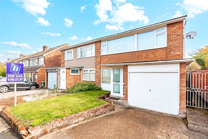 3 Bedroom Semi-Detached House For Sale In Falkirk Close, Hornchurch, RM11