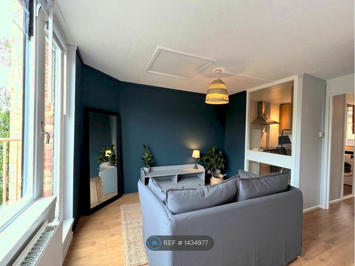 Studio To Rent In Tavistock Crescent, London, W11