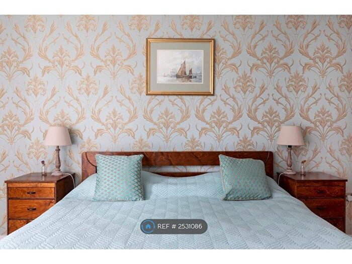 2 Bedroom Flat To Rent In Commerell Street, London, SE10