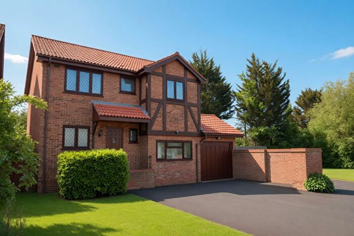 5 Bedroom Detached House To Rent In Sarsby Drive, Staines-Upon-Thames, TW19