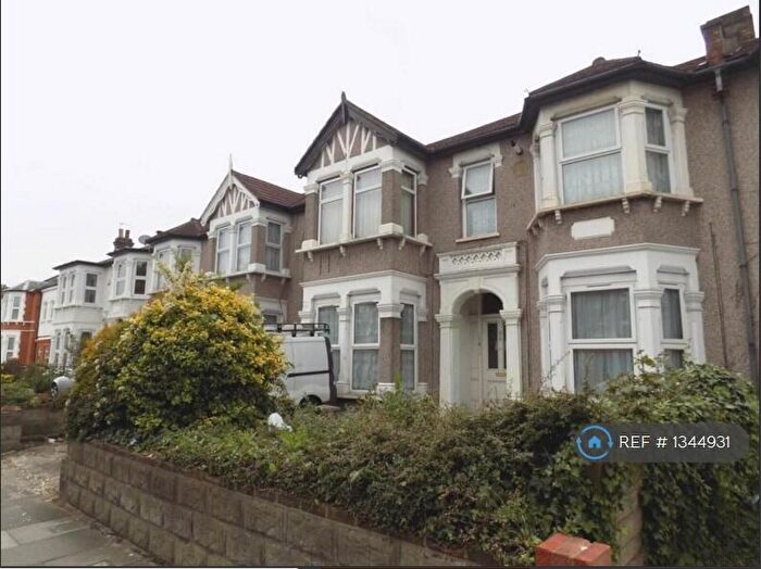 1 Bedroom Flat To Rent In The Drive, Ilford, IG1