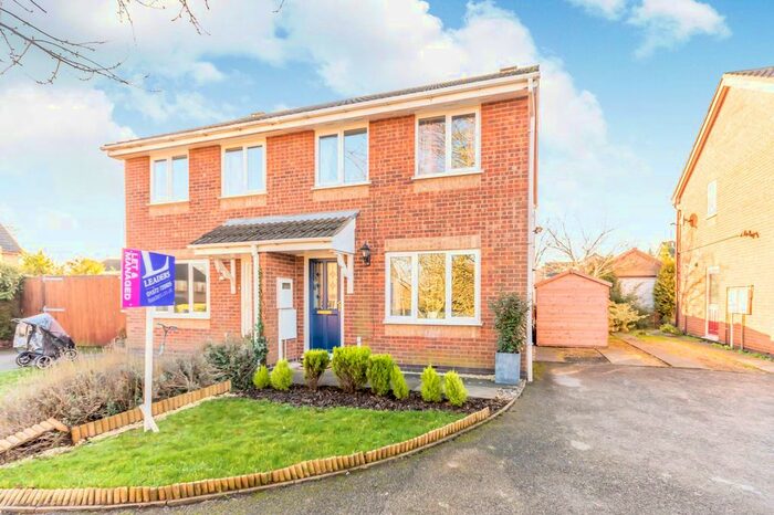 3 Bedroom Semi-Detached House To Rent In Redwing Close, Oakham, LE15