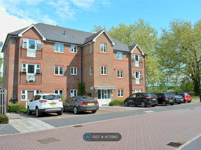 2 Bedroom Flat To Rent In Haydock Court, Epsom, KT19