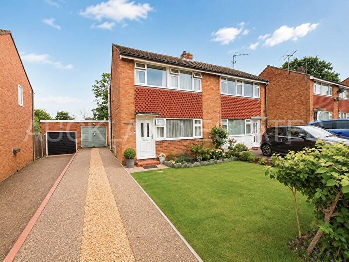 3 Bedroom Semi-Detached House For Sale In Wellesley Crescent, Potters Bar, EN6