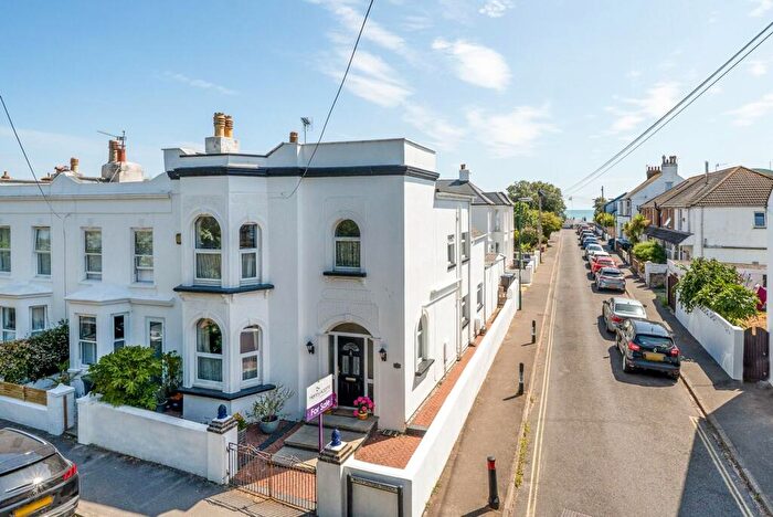 4 Bedroom End Of Terrace House For Sale In Sea Road, Felpham, PO22