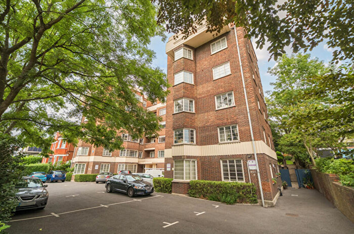 2 Bedroom Apartment To Rent In Shoot Up Hill, West Hampstead, NW2