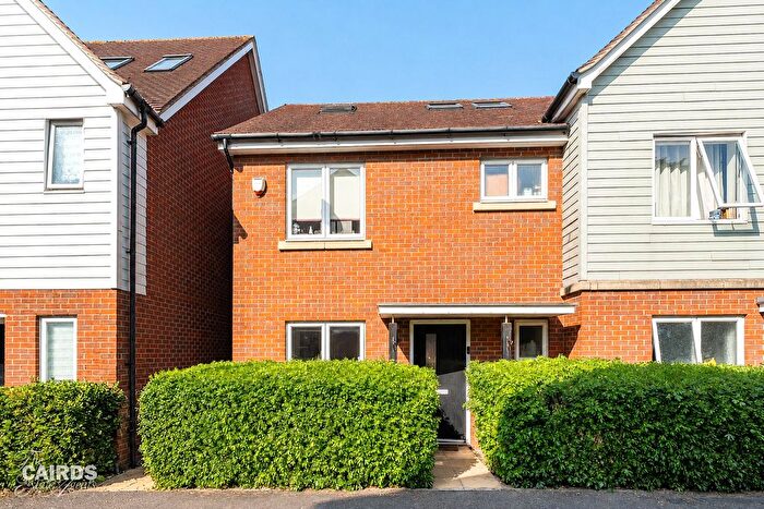 4 Bedroom Semi Detached House To Rent In Redwood Drive, Epsom, Surrey, KT19