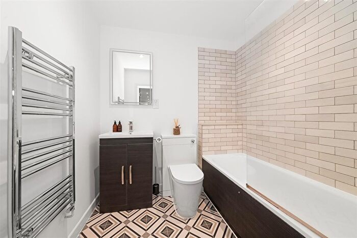 Studio For Sale In Downs Court Road, Purley, CR8