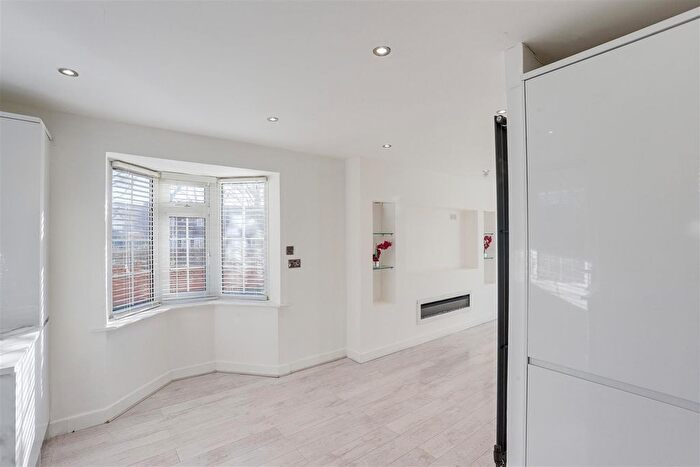 2 Bedroom End Of Terrace House To Rent In Spinningdale, Arnold, Nottinghamshire, NG5