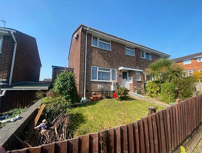 3 Bedroom Semi Detached House For Sale In Banbury, Oxfordshire, OX16