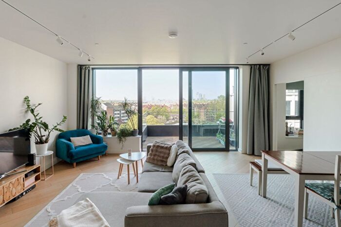 3 Bedroom Flat For Sale In Wood Crescent, London, W12