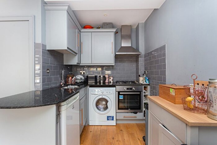 1 Bedroom Flat To Rent In Santley Street, London, SW4