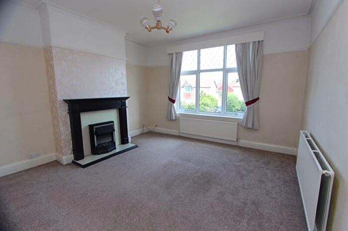 2 Bedroom Flat For Sale In Brompton Avenue, Rhos On Sea, LL28
