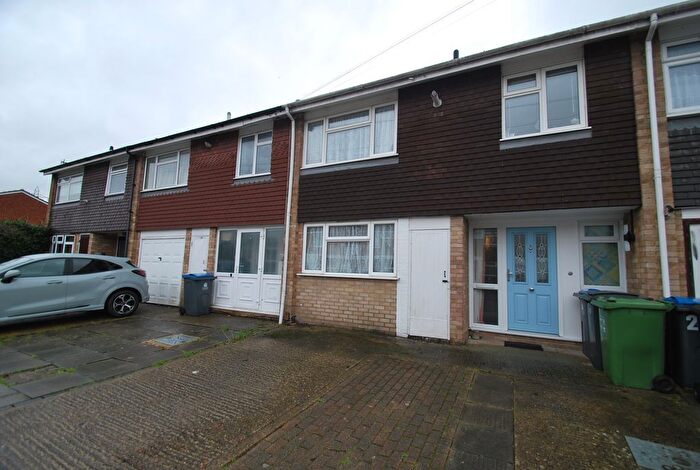 3 Bedroom Property For Sale In Angus Close, Chessington, KT9