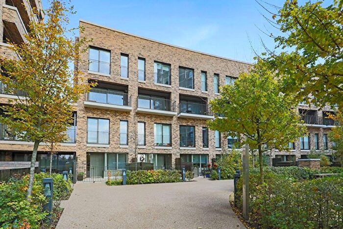 3 Bedroom Flat To Rent In Surrey Quays Road, London, SE16