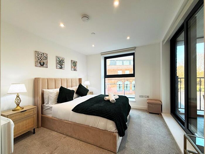 3 Bedroom Flat To Rent In Hillreach, Woolwich, Greenwich, SE18