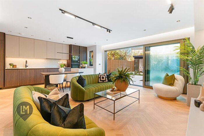 3 Bedroom Flat For Sale In Marius Road, London, SW17