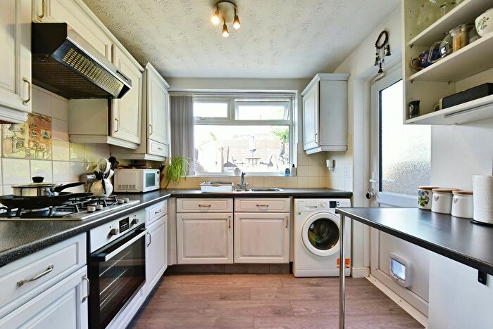 2 Bedroom Semi-detached House For Sale In Newlands Grove, Sheffield, South Yorkshire, S12