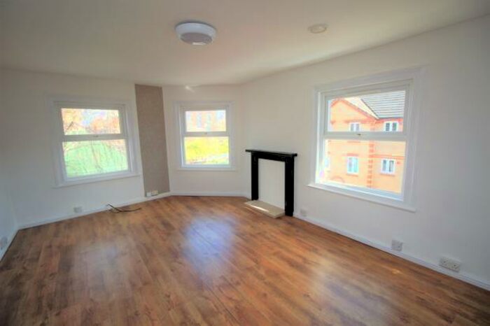 2 Bedroom Flat To Rent In Commercial Road, Bedford, MK40