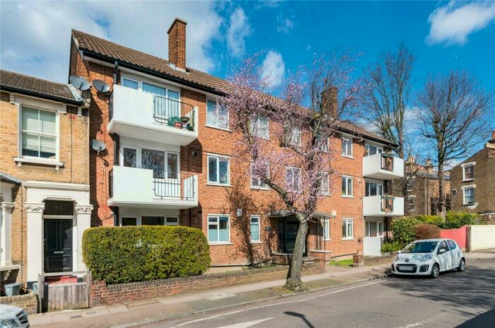 3 Bedroom Apartment To Rent In Arbuthnot Road, London, SE14