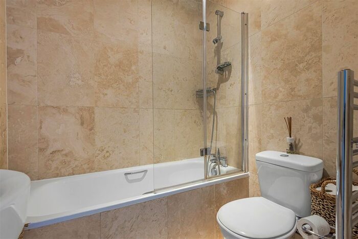 2 Bedroom Flat For Sale In Evelyn Road, Richmond, TW9