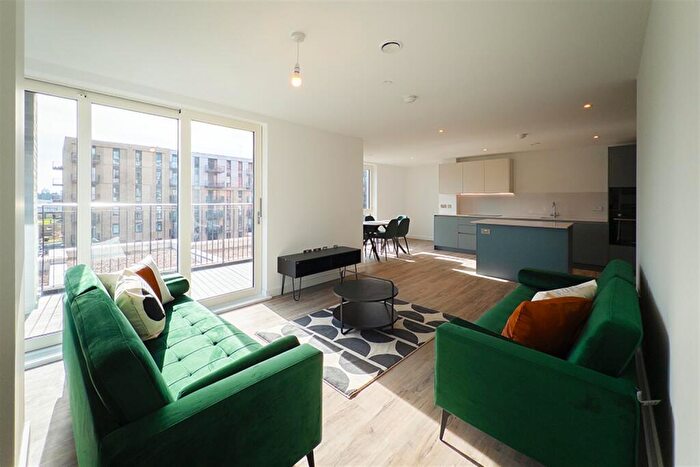 3 Bedroom Apartment To Rent In The Railings, Middlewood Locks, M5