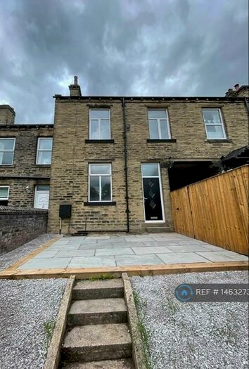 2 Bedroom Terraced House To Rent In South Parade, Cleckheaton, BD19