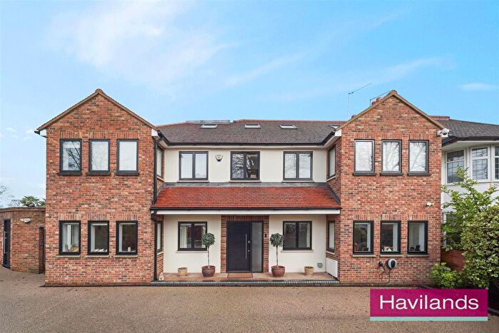 6 Bedroom Semi Detached House For Sale In Green Dragon Lane, London, N21