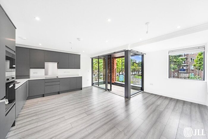 1 Bedroom Apartment To Rent In Sarla House, N4