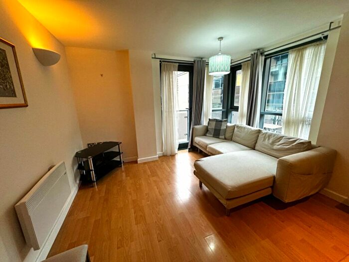 2 Bedroom Flat To Rent In City Walk, Leeds, West Yorkshire, LS11
