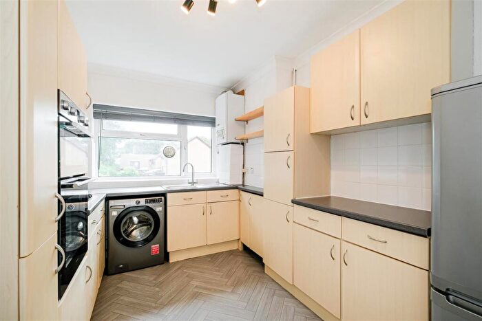 2 Bedroom Flat To Rent In Aldersbrook Road, London, E12