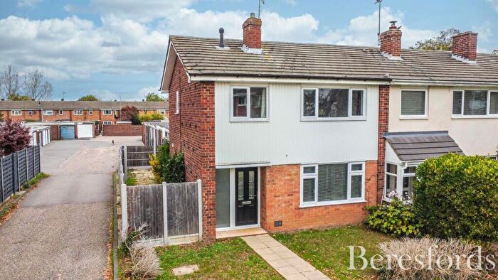 3 Bedroom End Of Terrace House For Sale In Meadgate Avenue, Chelmsford, CM2
