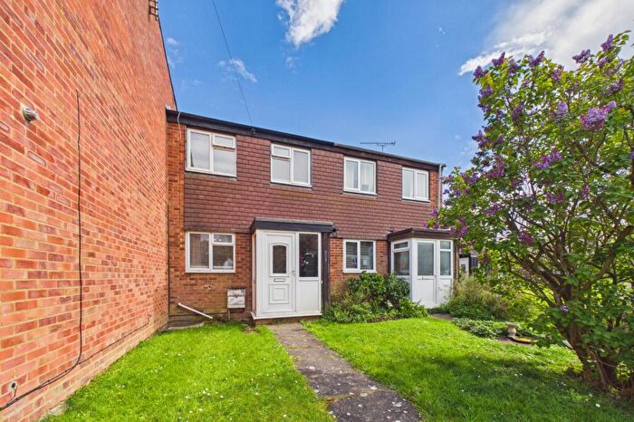 2 Bedroom House For Sale In Pinewood Park, Farnborough, Hampshire, GU14