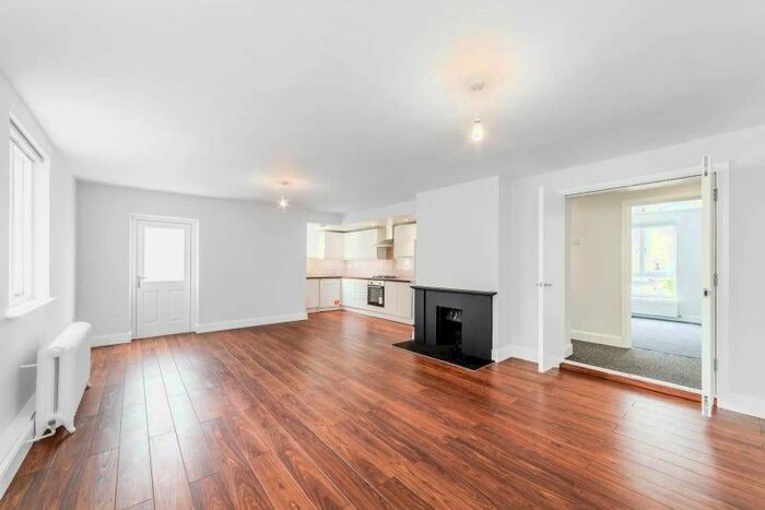 2 Bedroom Flat To Rent In St Anne&rsquo;S Close, High Gate, N6