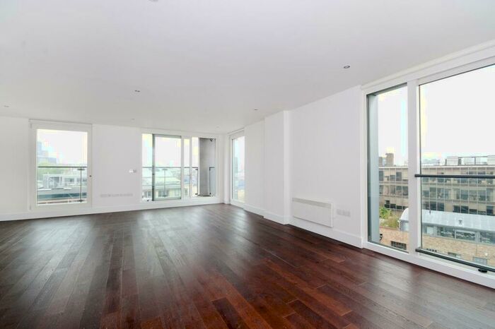 3 Bedroom Flat To Rent In Dickinson Court, Brewhouse Yard, EC1V