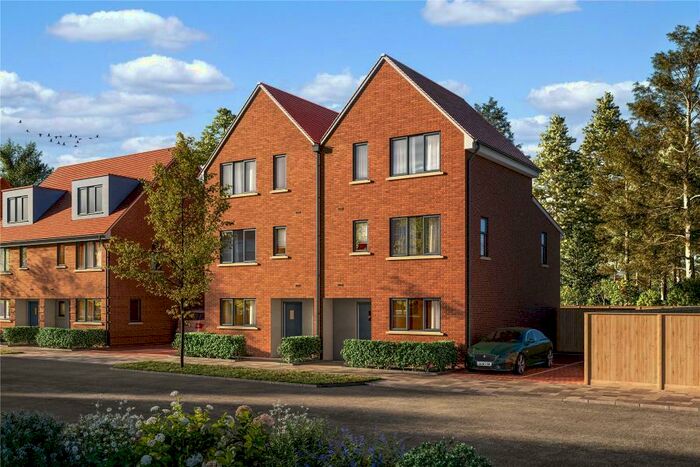 4 Bedroom End Of Terrace House To Rent In Woking, Surrey, GU21