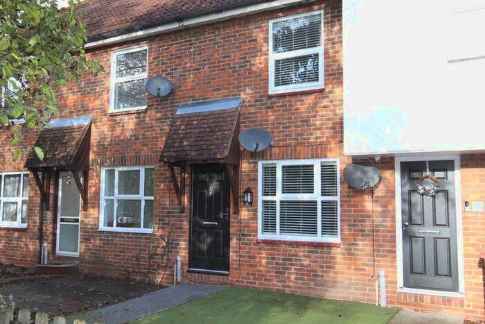 2 Bedroom Property To Rent In Tighfield Walk, South Woodham Ferrers, Chelmsford, CM3