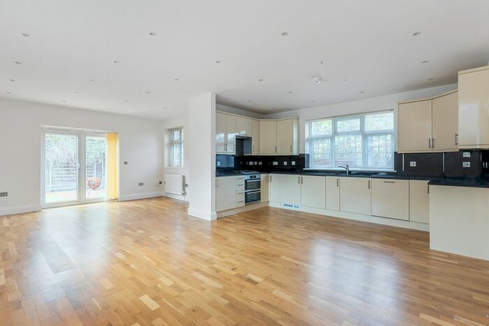 2 Bedroom Bungalow To Rent In Covey Close, London, SW19