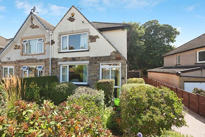 3 Bedroom Semi-Detached House For Sale In Oaks Drive, Bradford, BD15