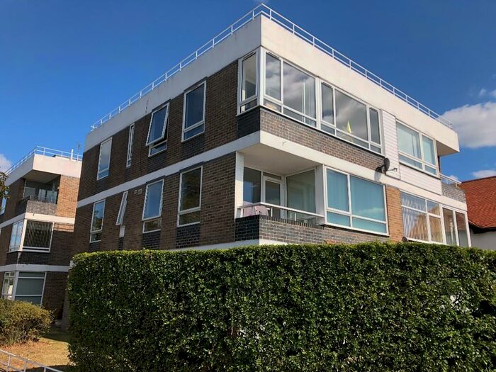 2 Bedroom Apartment To Rent In Chalkwell Avenue, Westcliff-On-Sea, Essex, SS0