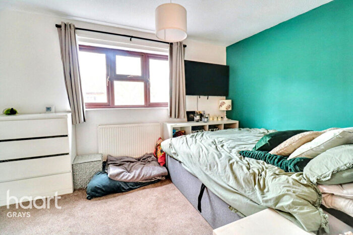 1 Bedroom End Of Terrace House For Sale In Curling Lane, Grays, RM17