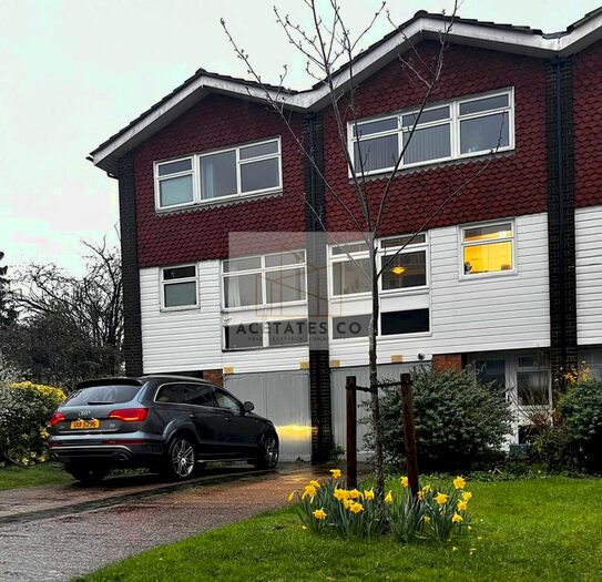 5 Bedroom Terraced House To Rent In The Knoll, Ealing, London, W13