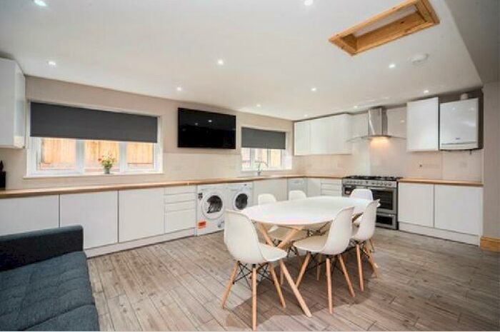 6 Bedroom Detached House To Rent In &# Pppw ** Rolleston Drive, Lenton, NG7