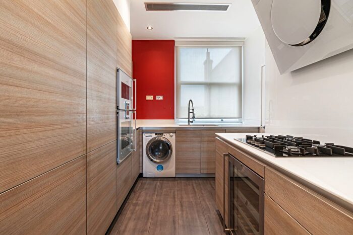 3 Bedroom Flat To Rent In Queen's Gate Terrace, London, SW7