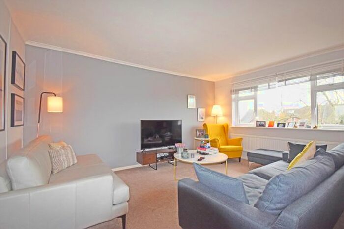 2 Bedroom Flat To Rent In Popes Grove, Twickenham, TW1